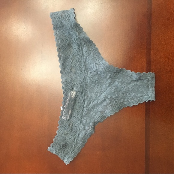 Victoria’s Secret Bra and Underwear Set 32C - Picture 5 of 5